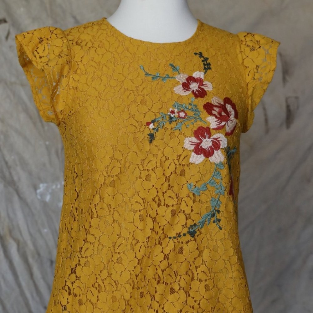 Xhilaration cap sleeve lace top size XS
